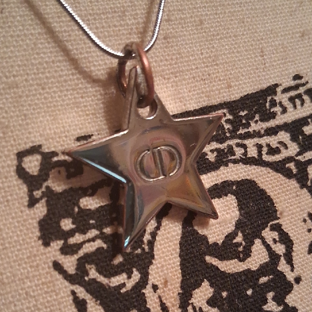 CHRISTIAN DIOR BEAUTY COLLECTION CHARM Star Pendant WITH SILVER Necklace